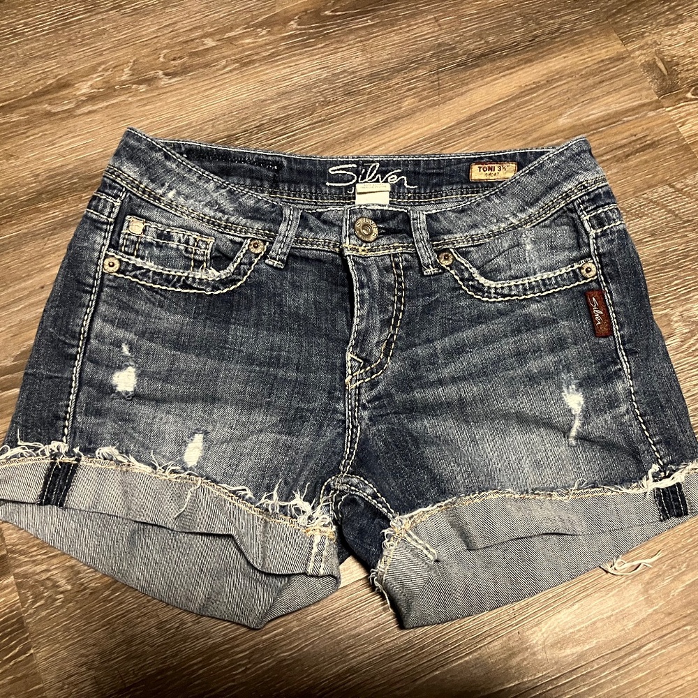 Silver low rise Toni jean shorts Size 28